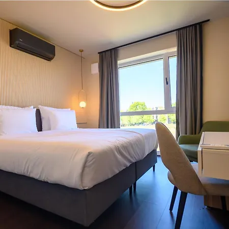 Ξενοδοχείο Adore 3*